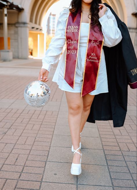 Texas State University Graduation Photos, Disco Aesthetic, College Pictures, University Graduation, Texas State University, Senior Photo Poses, Grad Photoshoot, Texas State, Graduation Photoshoot