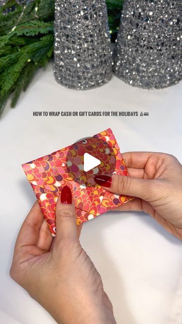 Tidymess on Instagram: "How to wrap cash or gift cards for the holidays 💰💳" Wrapping Money, Gift Wrapping Techniques, Gift Card Envelope, How To Wrap, Twinkling Lights, Cash Gift, Money Cards, December 19, Cash Envelopes