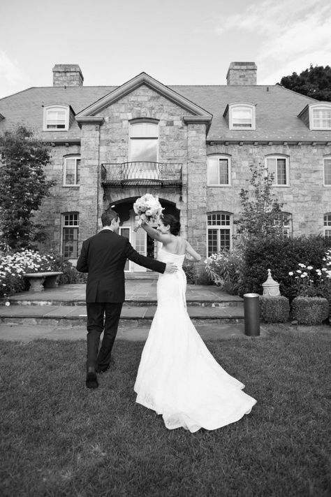 Wainwright House in Rye, New York. Photography By / robinroemer.com, Floral Design By / danielflowers.net Rye New York, Wedding Notes, New York Photography, Hudson Valley Wedding, Refined Wedding, Valley Wedding, Wedding 2024, Wedding Ceremonies, Wedding Photography Inspiration