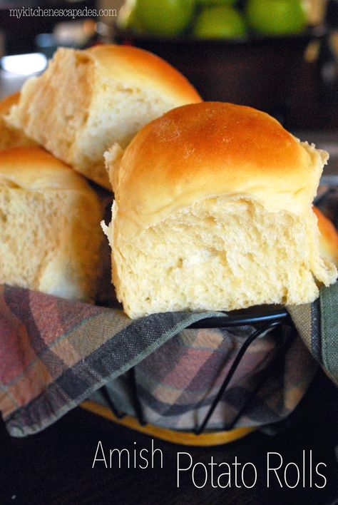 Amish Potato Rolls:  these are THE rolls you have been looking for.   The best dense, moist and chewy roll I've ever made! Dehydrated Potato Flakes, Pretzel Dog, Rhodes Rolls, Breads Recipes, Amish Bread, Baking Breads, Potato Rolls, Fluffy Dinner Rolls, Potato Flakes