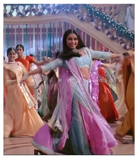 Rani Mukherjee Lehenga, 90s Bollywood Lehenga, Rani Mukherjee 90s Outfit, 90s Bollywood Fashion, Bollywood Aesthetic, Desi Vibes, Rani Mukherjee, Stitching Projects, Cream Color Dress