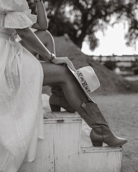 Its feeling moody & fall-y this week, so it seems like the perfect time for some B&W in the feed 🍂 🐴 📸 @micarodriguezphoto . . . #horsephotography #westernstyle #cowgirlstyle #equestrianstyle #vintagestyle #pinterestaesthetic #horsephotoshoot #equestrianlifestyle #countrylifestyle #countrystyle Cowgirl Summer Aesthetic, Cowgirl Summer, Stories To Tell, Cowgirl Aesthetic, Country Lifestyle, Equestrian Lifestyle, Documentary Wedding Photography, Coastal Cowgirl, Western Wedding