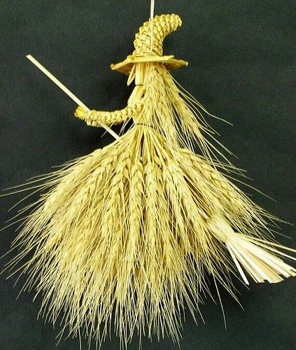 Corn Witch | Chrissi Kennedy | Flickr Corn Husk Crafts, Corn Dolly, Straw Art, Corn Husk Dolls, Baba Jaga, House Blessing, Kitchen Witchery, Witchy Crafts, Corn Husk