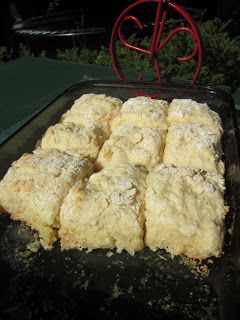 sour cream bisquick scones Bisquick Scones, Jiffy Mix Recipes, Puyallup Fair, Sour Cream Biscuits, Cream Puff Recipe, Bisquick Recipes, Scottish Recipes, Biscuit Bread, Biscuit Rolls