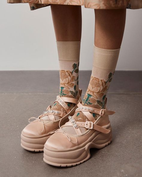 SIMONE ROCHA on Instagram: “SS21 Embellished Nude Satin Platform Track Sole Ballerina and Wallpaper Jacquard Socks now in stock at 93 Mount Street London, 71 Wooster…” Ballet Platforms, Ballerina Pumps, Funky Shoes, Pretty Shoes, Dream Shoes, Sock Shoes, Cute Shoes, Aesthetic Clothes, Fashion Inspo Outfits