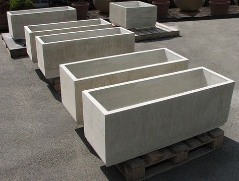 concrete planters Concrete Planters Garden, Concrete Planter Boxes, Diy Cement Planters, Do It Yourself Decoration, Diy Concrete Planters, Custom Planters, Diy Planter Box, Concrete Diy Projects, Concrete Fire Pits