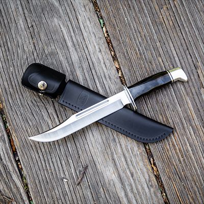 The 120 General fixed blade is a big, heavy duty knife. The Buck General knife has a deep clip point blade with hollow grinds and a satin finish. This 120 General has a black phenolic handle with an aluminum pommel and guard. Includes a leather sheath. Buck Knife, Buck Knives, Bowie Knife, Fixed Blade Knife, Arm Armor, Cool Knives, Black 7, Leather Sheath, Folding Knives