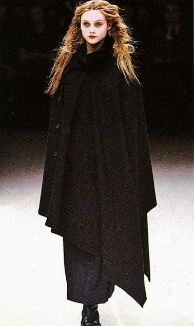 Yohji Yamamoto, Dark Fashion, Looks Style, Miley Cyrus, Aesthetic Fashion, Couture Fashion, 90s Fashion, Autumn Winter Fashion, Runway Fashion