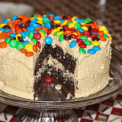 Peanut Butter Layer Cake, Peanut Butter Frosting Recipe, Chocolate Peanut Butter Cake, Amazing Desserts, Peanut Butter Cake, Butter Recipes, Peanut Butter Frosting, Chocolate Heaven, Simple Cake