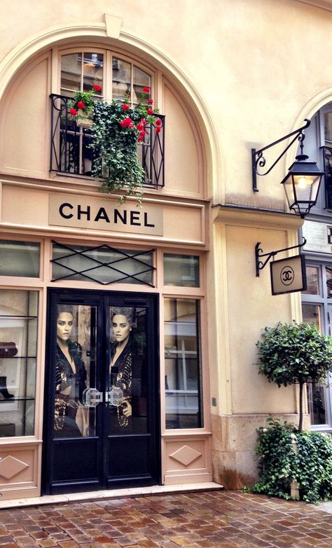 Chanel Storefront - Paris, France...ooh la la!!! Chanel Aesthetic Store, Chanel Store Aesthetic, Paris Chanel Store, Classic Store Facade, French Notes, Storefronts In Paris, House Of Chanel, Chanel 31 Rue Cambon Paris Store, Porch Life