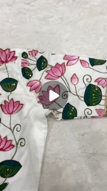 Fabric Painting With Aari Work, Painting Blouse Designs, Fabric Painting On Blouse Back, Fabric Painting Blouse Designs, Hand Painted Blouse Designs, Blouse Painting Designs, Fabric Painting On Blouse, Painting On Blouse, Hand Painted Blouse