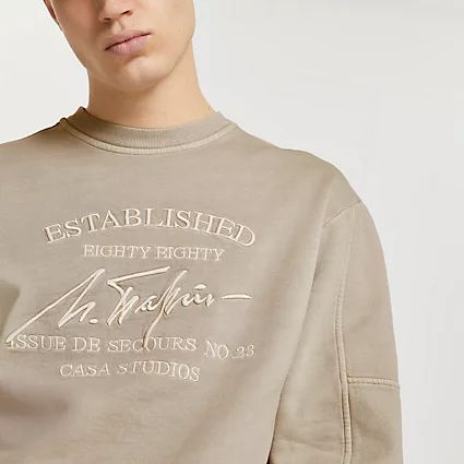 Washed Sweatshirt, Cool Shirt Designs, Minimal Outfit, Oversize Fashion, Mens Clothes, New Clothes, Studio S, Apparel Design, Boys Shirts