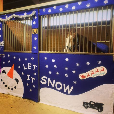 Horse Stall Christmas Decorations, Christmas Horse Stall Decorating Ideas, Horse Stall Decorations For Fair, Horse Stall Decorations, Snowman Horse, Christmas Stall Ideas, 4h Fair, Fair Week, Stall Decorations