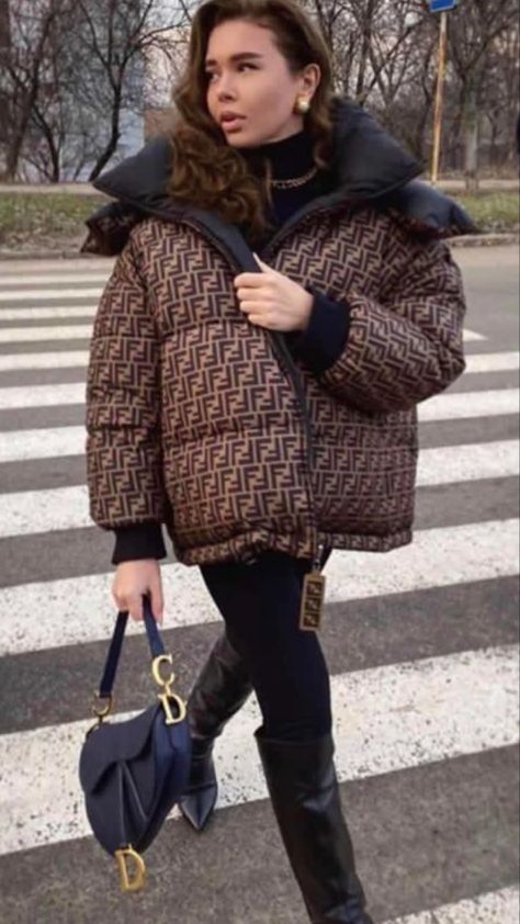 Fendi Outfits, Ulzzang Outfit, Fendi Scarf, Puffer Jacket Outfit, Jacket Outfit Women, Korean Outfit Street Styles, Brown Outfit, Fashion Design Clothes, Fancy Outfits