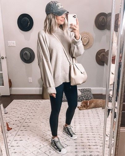 Outfits With High Top Sneakers Women, High Top Sneakers Leggings Outfit, Leather Leggings And High Top Sneakers, High Tops And Leggings, Women High Top Sneakers Outfit, High Top Sneaker Outfits Women, Outfits With High Top Sneakers, Womens High Top Sneakers Outfit, Outfits With High Tops