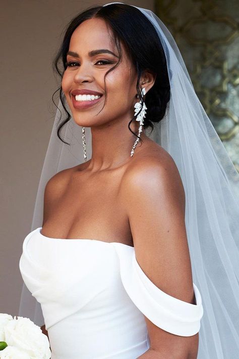 Wedding Hair 4c, Natural Curly Hair Wedding Styles With Veil, Low Bun Wedding Hair Black Women, Black Wedding Hairstyles For Bride, Medium Bridal Hair, Natural Wedding Hairstyles Black Bride, Bridal Hair Black Women, Celebrity Wedding Hairstyles, Black Bridal Hairstyles