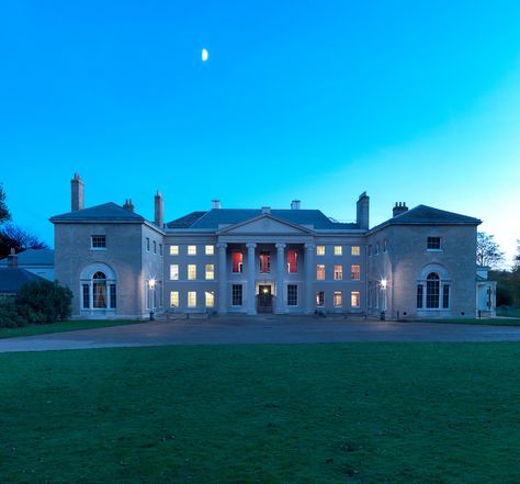 Kenwood House | Wedding Venues - WeddingPlanner.co.uk Kenwood House, Marylebone London, The Orangery, English Houses, London View, British Country, Hampstead Heath, London Areas, Stucco Exterior