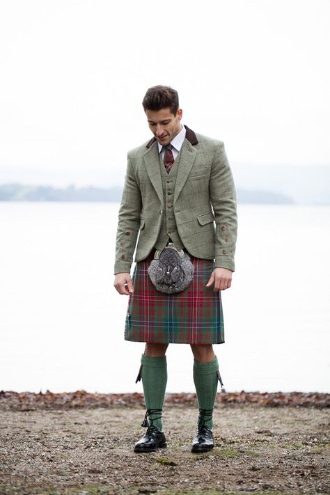 If you like tartan tailoring or you're looking for a Scottish wedding suit, head to London's Shoreditch to Discover MacGregor and MacDuff. Wedding Suits Men Scottish, Kilt Groom, Ukraine Wedding, Scottish Dancing, Irish Wedding Kilts Grooms, Scottish Wedding Kilts Men, Wedding Kilt, Kilt Wedding, Kilted Men