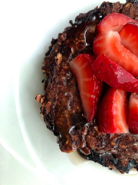 Healthy pancakes with oat and cacao #recipe #fitness #fit #healthyrecipe #healthyfood #healthybreakfast #oatmeal #oats #cacao #chocolate Healthy Oatmeal Breakfast, Healthy Pancakes, Breakfast Oatmeal, Cacao Chocolate, Chocolate Pancakes, Oat Pancakes, Pancakes Healthy, Oatmeal Breakfast, Healthy Breakfast