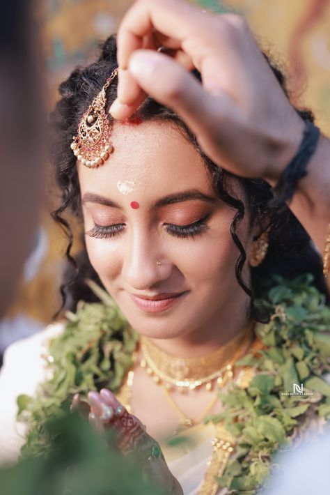 Guruvayur Bridal Makeup 
Vikas Vks makeup artist
Kerala Makeup Artist
Kerala Bridal Makeup Artist
Kerala wedding Kerala Wedding Makeup, Nude Bridal Makeup, Guruvayur Wedding, Guruvayur Temple, Kerala Wedding, Couple Pose, Temple Wedding, Indian Bridal Makeup, Wedding Looks