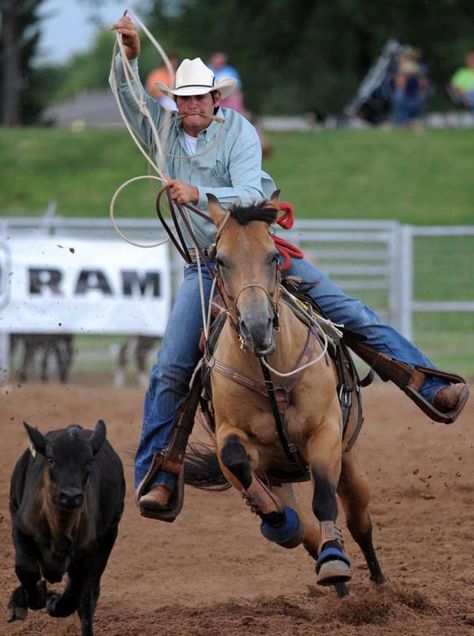 Calf Roping event at the XIT Rodeo in Dalhart, Texas. Dalhart Texas, Tuf Cooper, Texas Icons, Roping Horse, Texas Rodeo, Cowboy Action Shooting, Calf Roping, Bronc Riding, Rodeo Time