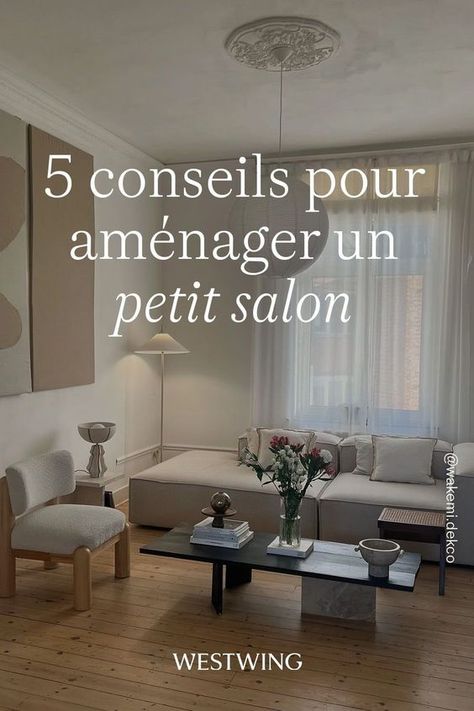 Vous cherchez des idées déco pour un petit salon ? Nous vous expliquons comment créer un petit salon cocooning et cosy. Si vous habitez dans un petit appartement ou dans un studio, vous savez qu'il peut être compliqué d’organiser votre salon, qui est également votre chambre et parfois même votre cuisine. Cliquez pour retrouver nos conseils pour bien choisir vos meubles, comment les disposer et quelles couleurs privilégier tout en donnant du style à votre intérieur avec une déco bien choisie. Tiny Half Bath, Bathroom Big, Aesthetic Bathroom, Deco Salon, Vintage Bath, Minimalist Bathroom, Bathroom Wallpaper, Dream Bathroom, Decor Home Living Room