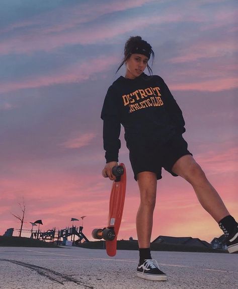 Tomboy | skater | tomboy style | women Teen Swag, Skater Girl Outfits, Skater Girl, Skateboard Girl, Skater Girls, Skateboarding, Teen Fashion, Skateboard, Girl Outfits