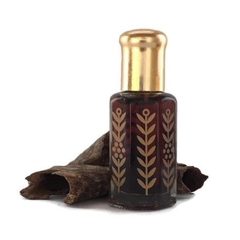 Perfume Oil Packaging, Girls Perfume, Oud Oil, Agarwood Oil, Musk Oil, Fragrance Photography, Cheap Perfume, Oud Perfume, Eid Cards