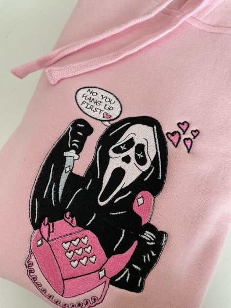 Scream Embroidery Design, Embroidered Hoodie Aesthetic, Scream Sweatshirt, Sweatshirt Embroidery Ideas, Scream Hoodie, Paint Sweatshirt, Painting Hoodie, Clothes Embroidery Diy, Sweatshirt Embroidery