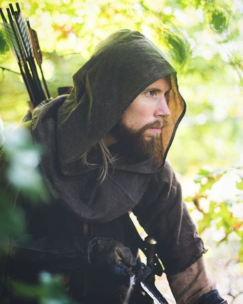 Fell & Fair op Instagram: "“It would take more than a few days, or weeks, or years, of wandering in the Wild to make you look like Strider,' he answered. 'And you…" Medieval Ranger, Medieval Hood, Medieval Fantasy Clothing, Bushcraft Kit, Apocalyptic Clothing, Medieval Aesthetic, Grunge Guys, Larp Costume, Mens Attire