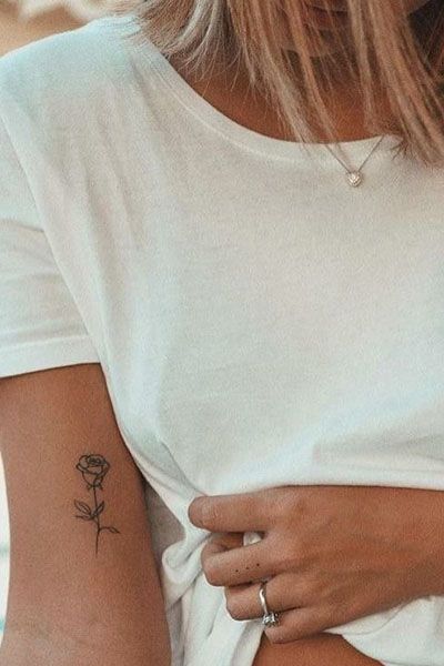 Simple Rose Tattoo, Small Tattoo Placement, Tato Dengan Makna, Tato Jari, Octopus Tattoos, Cat Tattoos, Inspiration Tattoos, Rosen Tattoo, Geometric Tattoos