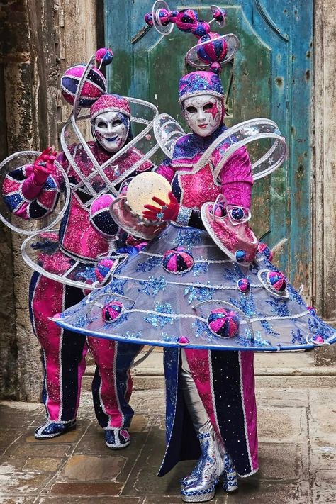 Circus Acts, Clown Clothes, Carnival Of Venice, Cute Clown, Pantomime, Venetian Masks, Futuristic Style, Creative Costumes, Festival Costumes