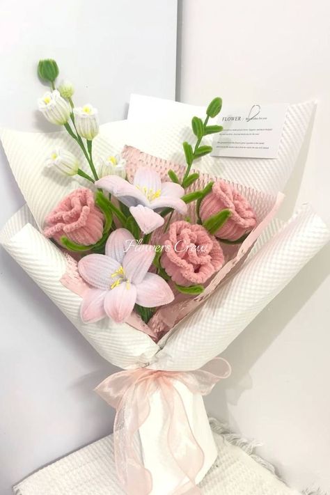 "Get Well Soon" Flower Bouquet to Wish Her/Him to Get a Speedy Recovery (Handmade Gift Idea) Oragami Ideas Cute Easy, Wrap A Bouquet In Paper, Oragami Ideas Cute, Wrap A Bouquet, Diy Bouquet Wrap, Pipe Cleaner Flowers, Handmade Pipe, Luxury Flower Bouquets, Handmade Gifts Diy