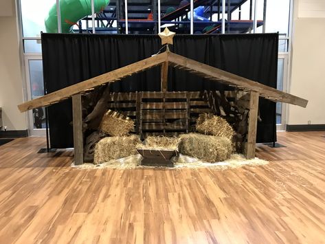 Big Nativity Scene Display, Nativity Scene Play Backdrop, Nativity Backdrop Diy, Life Size Manger Diy, Christmas Play Set Design, Live Nativity Scene Ideas, Nativity Props, Christmas Nativity Scene Display, Christmas Stage Design