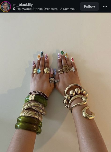 Boring Nails, Xoxo Jewelry, Dope Jewelry Accessories, Gold Bangles For Women, Earthy Jewelry, Bangles For Women, Jewelry Accessories Ideas, Bracelets Set, Nails Fashion