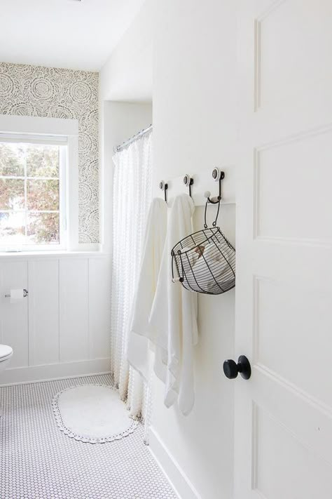 🌟Tante S!fr@ loves this📌🌟white towels kids bathroom hooks #masterbathroomideas Kids Bathroom Hooks, Penny Tile Floors, Bathroom Towel Hooks, White Bathroom Designs, Penny Tile, Vanity Ideas, Modern Farmhouse Bathroom, White Vanity Bathroom, Towels Kids