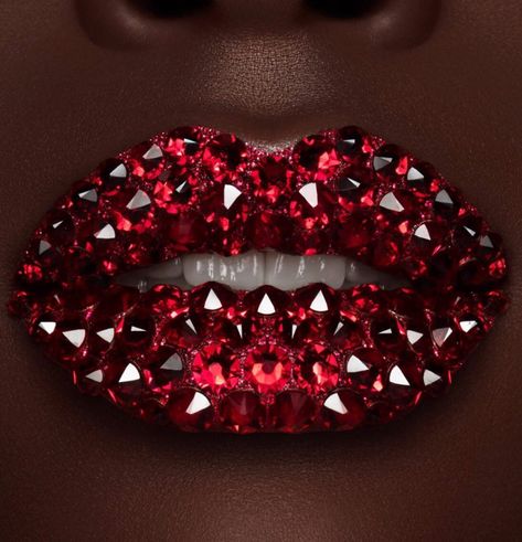 Holiday Party Makeup, Glitter Aesthetic, Crystal Lips, Bold Red Lips, Glitter Dipped, Lip Shapes, Makeup Guide, Glitter Lips, Pat Mcgrath