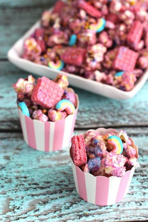 Party Snacks Kids, Unicorn Popcorn, Kids Party Snacks, Snacks Kids, Kids Birthday Party Food, Pink Snacks, Birthday Party Snacks, Popcorn Recipe, Barbie Birthday Party