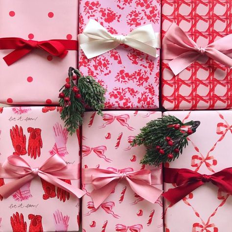 Red Wrapping Paper, Pink Xmas, Tree Shop, Merry Little Christmas, Dreamy Art, Barbie World, Pink And Red, Pink Christmas, Winter Christmas