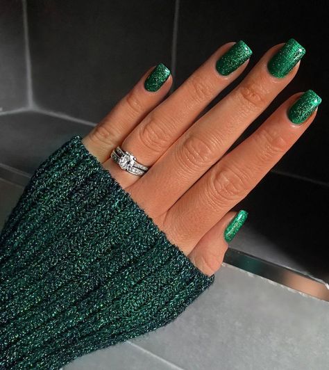 Green Christmas Nail Ideas, Green Christmas Nail, Nail Ideas For 2023, Christmas Nails Glitter, Green Nail Ideas, Christmas Nail Ideas, Symbol Of Life, Green Nail Designs, Green Nail Polish