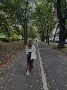 Walking Around Campus Aesthetic, Walking To Work Aesthetic, Park Walk Outfit, Walk Asthetic Pics, City Walks Aesthetic, Girls Walking Aesthetic, Walking Park Aesthetic, Walking In City Aesthetic, Walking Aethstetic