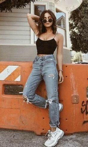 eres una chica de 17 años hermosa conocio una chico.....tal cual solo… #novelajuvenil # Novela Juvenil # amreading # books # wattpad Comfortable Jeans Outfit, Comfy Jeans Outfit, دورة شهرية, Mom Jeans Outfit, Summer Outfits For Moms, Comfy Jeans, Traje Casual, Comfortable Jeans, Outfit Jeans