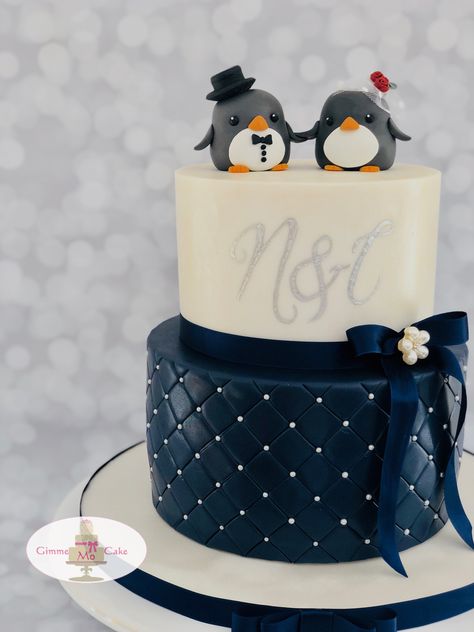 Penguin Wedding Cake Toppers, Penguin Wedding Cake, Penguin Wedding, Blue Wedding Cake, Green Wedding Cake, Wedding Cakes Blue, Wedding Cake Decorations, Wedding 2024, Cute Birthday Cakes