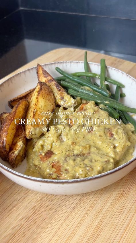 CREAMY PESTO CHICKEN 🤤 A quick, easy and high protein dinner recipe for you to try! This is so delicious 😍 Save for later☝🏼 •481… | Instagram Uncooked Chicken, Creamy Pesto Chicken, Protein Dinner Recipes, High Protein Recipes Dinner, High Protein Dinner, Protein Dinner, Creamy Pesto, Yogurt Maker, Homemade Yogurt