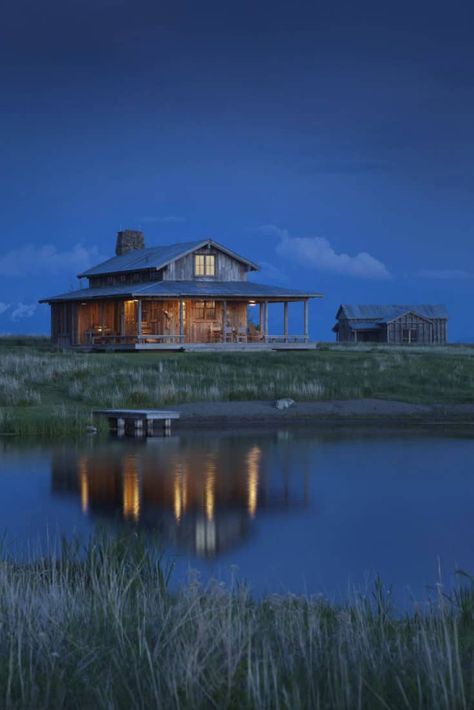 Rustic ranch retreat in Montana features a dramatic mountain backdrop Montana Cabin, Fishing Cabin, Country Cabin, Cabin Living, Little Cabin, Log Cabin Homes, Lake Cabins, Wrap Around Porch, Small Homes