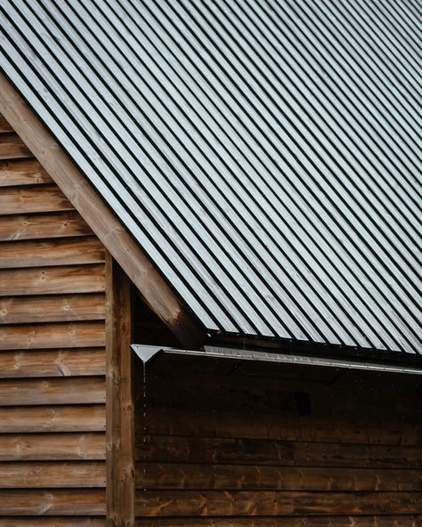 Small Wood Cabin, Central Fireplace, Swedish Summer House, Swedish Forest, Timber Cabin, Timber Architecture, Timber Roof, Pine Timber, Timber Structure