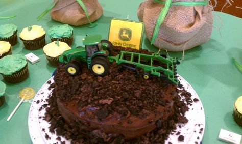 Tractor birthday cake, crush chocolate stuffed oreos and spread on top to make the "dirt" for the tractor to plow through. Tractor Cakes For Boys, Easy Tractor Cake, Tractor Birthday Cake, Tractor Cakes, Tractor Birthday Cakes, Tractor Cake, Tractor Party, Tractor Birthday, Easy Birthday