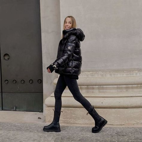 Moncler Jacket Outfit, Ashley Tisdale, Moncler Jacket, Jacket Outfit, Fashion Fall, Wearing Black, Jacket Outfits, Autumn Winter Fashion, Winter Fashion