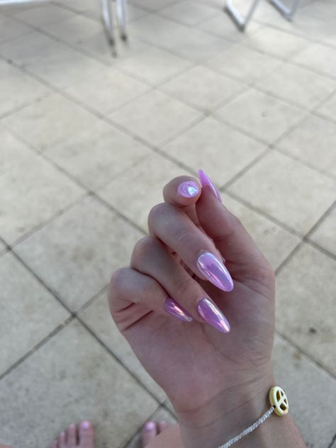 Purple And White Chrome Nails, Neon Chrome Nails Hailey Bieber, Purple Hailey Bieber Nails, Purple Monochrome Nails, Purple Irridescent Nails Almond, Neon Purple Chrome Nails, Pearly Purple Nails, Purple Chrome Nails Almond, Violet Chrome Nails