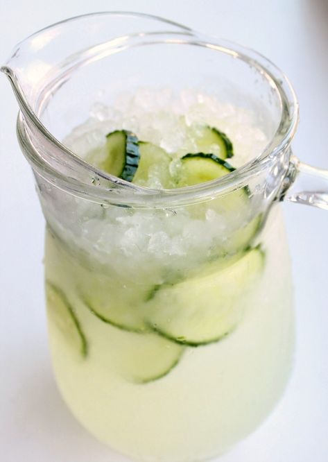 Sparkling Cucumber Limeade Party Drink - Real Life Dinner Limeade Punch, Cucumber Limeade, Seven Layer Bean Dip, Butterfinger Ice Cream, Wholly Guacamole, Fun Party Drinks, Layered Bean Dip, Homemade Refried Beans, Savory Foods